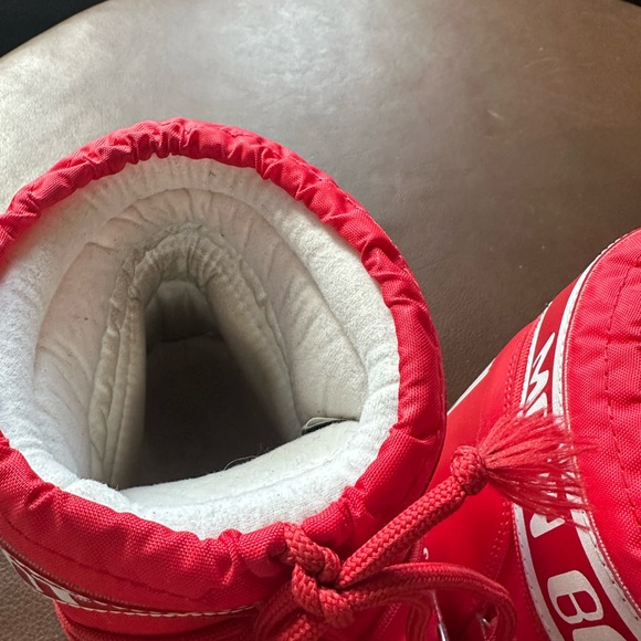 Moon Boots by Tecnica Size 7-8.5. Red. Great Condition! - Picture 6 of 6